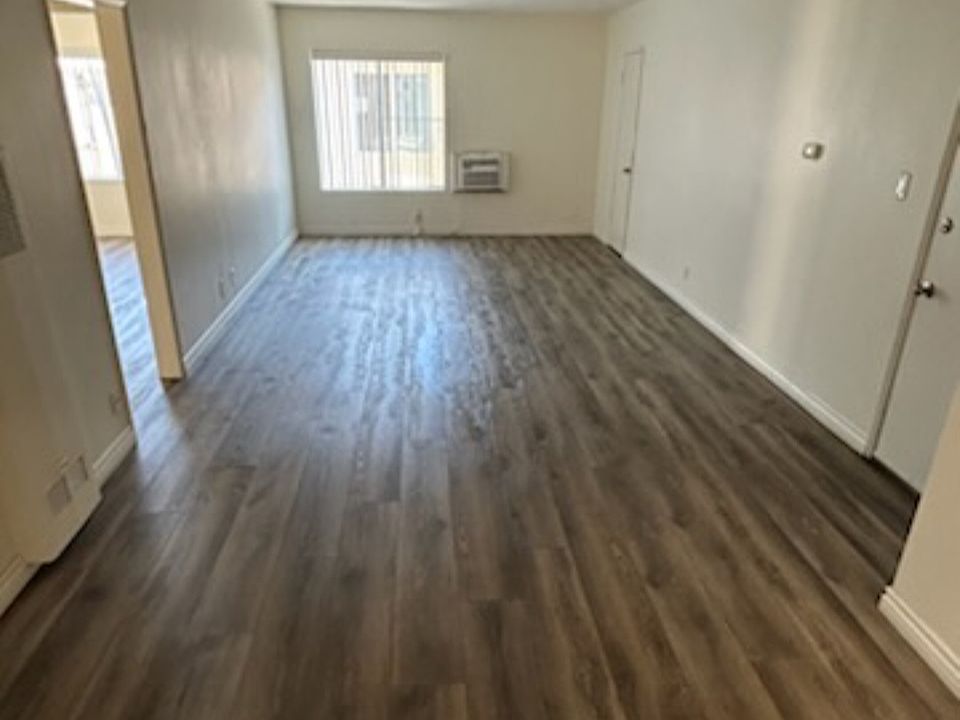 1st image of 4556 Hazeltine Ave
