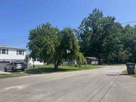 Exterior Neighborhood (street photo)