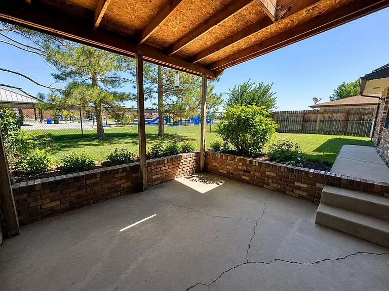 745 Nyssa Dr — Photo 15