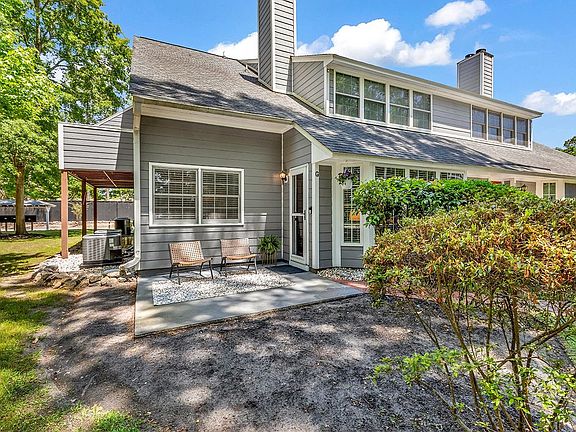 2nd image of 1201 Tiffany Ln. #G