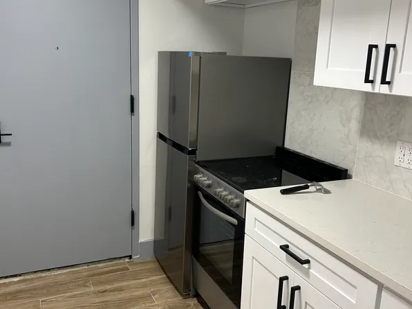 360 E 194th St, Bronx, NY