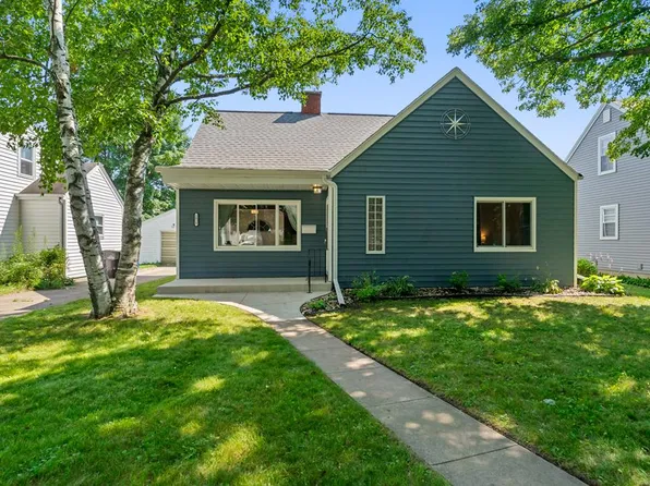 1029 Pennsylvania St, Sturgeon Bay, WI 54235