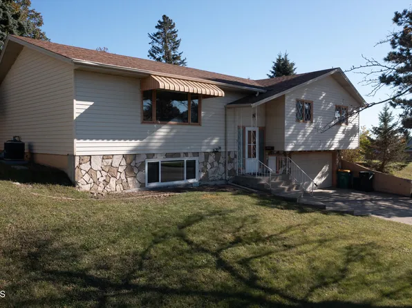 1135 N 26th St, Bismarck, ND 58501