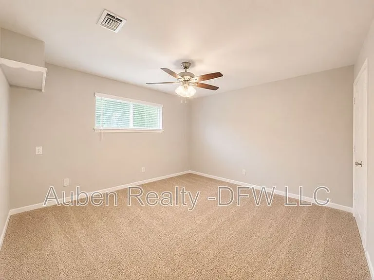 930 Lindy Ct — Photo 15