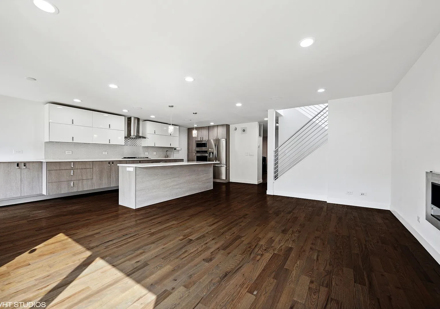 4 bed, 2.5 bath, 2800 sqft, $3,600 — Photo 4