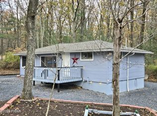 118 Tulip St, Dingmans Ferry, PA 18328