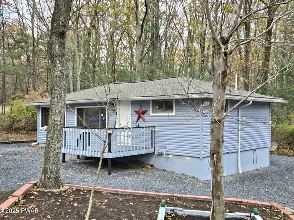 118 Tulip St, Dingmans Ferry, PA 18328