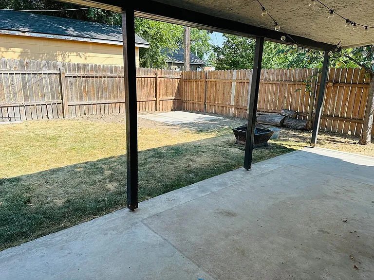 2038 Lewis Ave — Photo 34