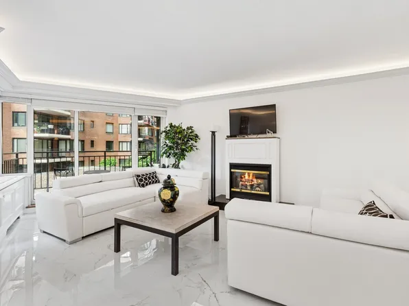 60 Sutton Place South image 8 of 15