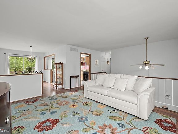 4th image of 2318 Fairhaven Ln