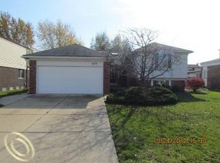 2638 Fox Hill Dr, Sterling Heights, MI 48310