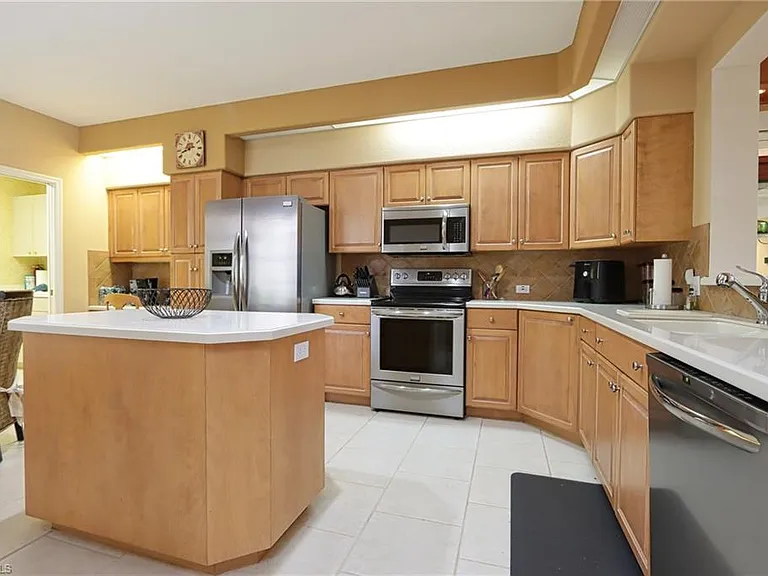 5901 Ashford Ln — Photo 6