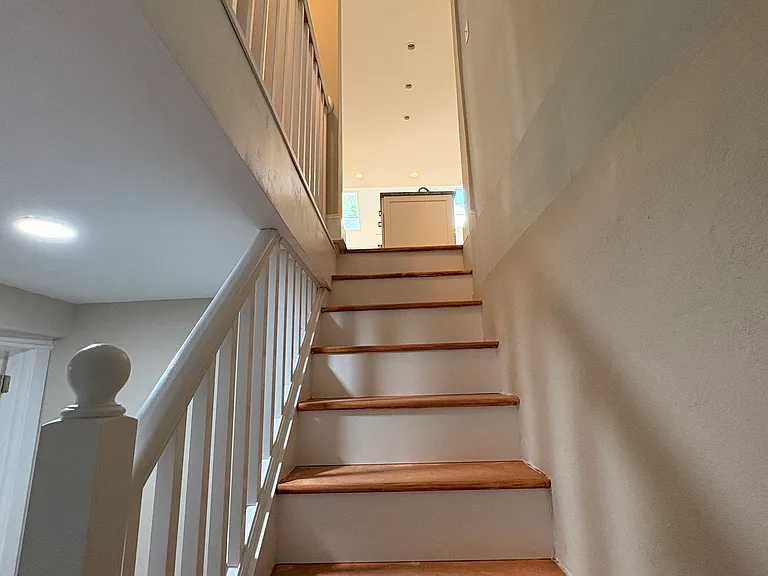 4451 Macarthur Blvd NW — Photo 39
