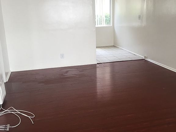 5th image of 530 Venice Way APT 04
