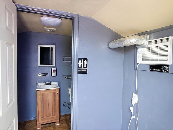 3rd image of 3903 Fulton St