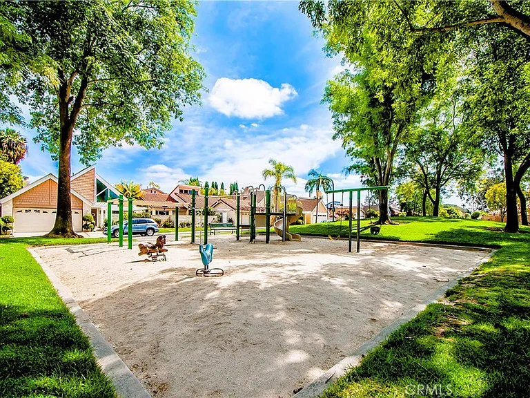 24 Cypress Tree Ln — Photo 34