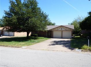 1416 Augusta Rd, Benbrook, TX 76126