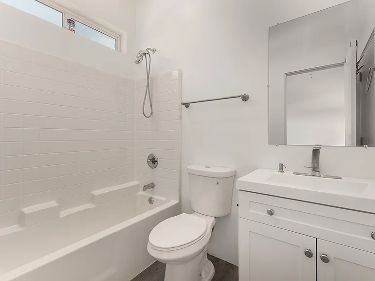 1933 E Monroe St #1 — Photo 9