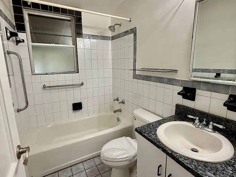 2909 Collins Ave — Photo 11