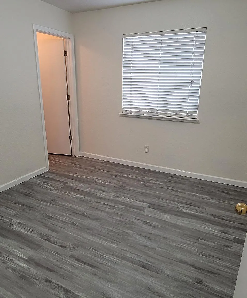 1864 Woodland Dr — Photo 4
