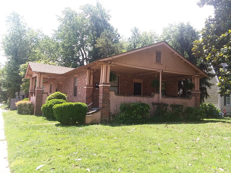 EXTERIOR COVERED PORCH TO ENTRANCE OF UNIT B