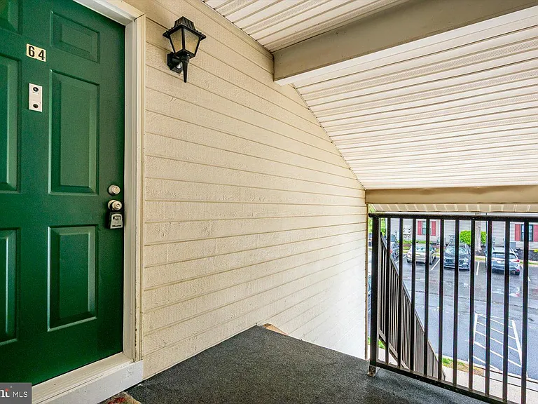 64 Taylor Dr — Photo 5