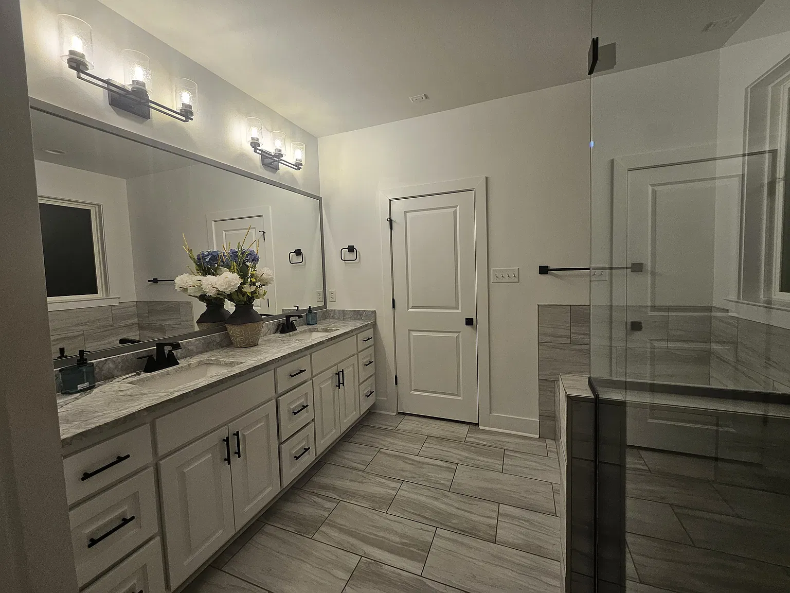 3 bed, 1900 sqft, $2,500 — Photo 4