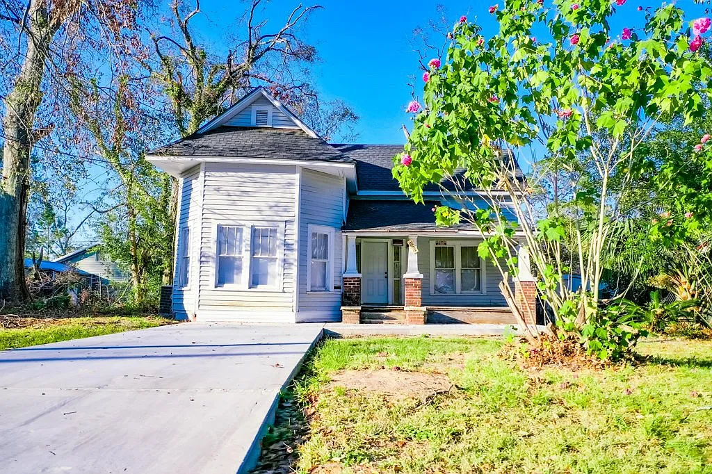 627 Cleveland St — Photo 4
