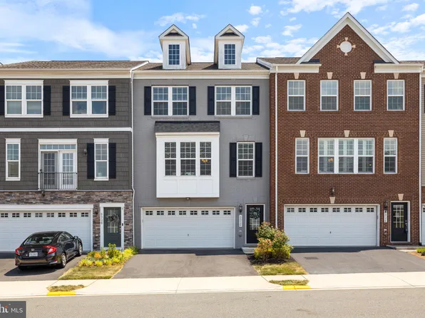 8926 Englewood Farms Dr, Manassas, VA 20112