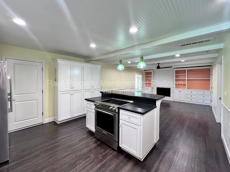 1111 W San Jose Ave — Photo 23