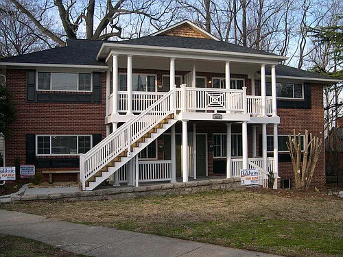 615 N Spring St Photo 1