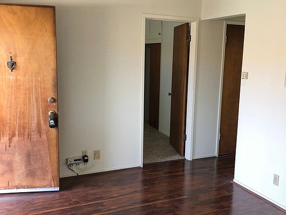 4th image of 24047 Park St