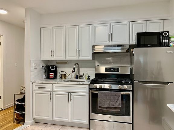 4th image of 31-46 37th St #2R