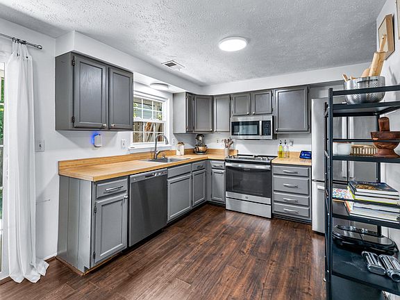4th image of 14537 Marlborough Cir