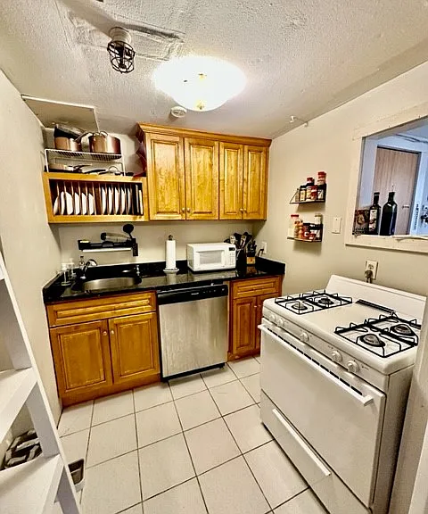 435 Hanover St #3D — Photo 14