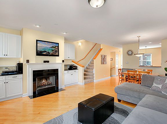3rd image of 5003 N Ravenswood Ave Unit 2