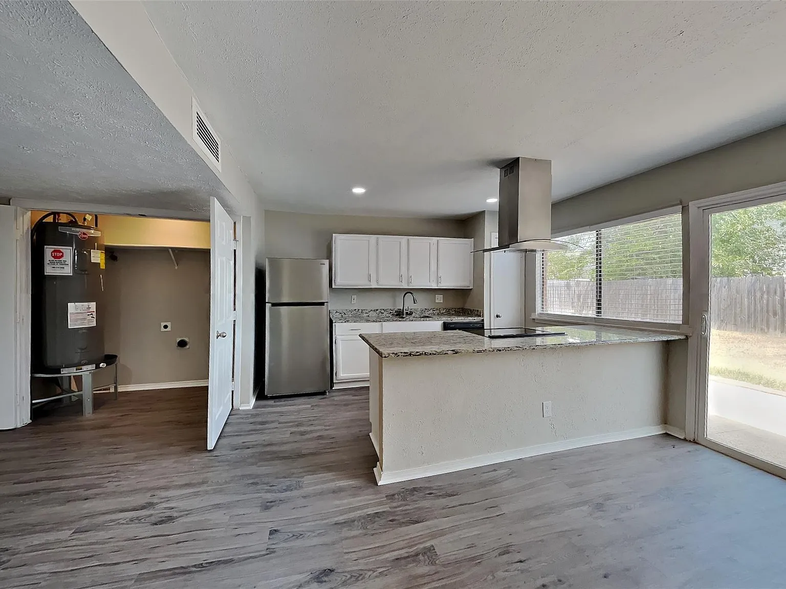 3 bed, 2.0 bath, 1741 sqft, $1,950 — Photo 2