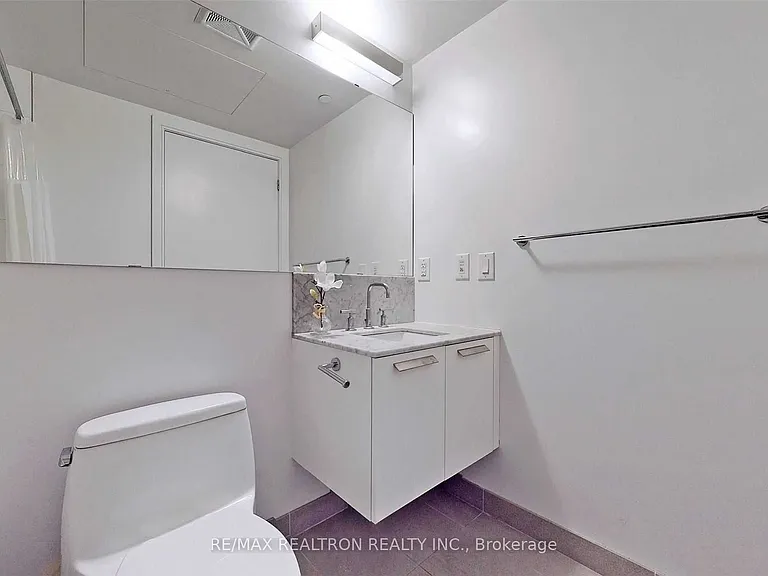 42 Charles St E #3902 — Photo 12