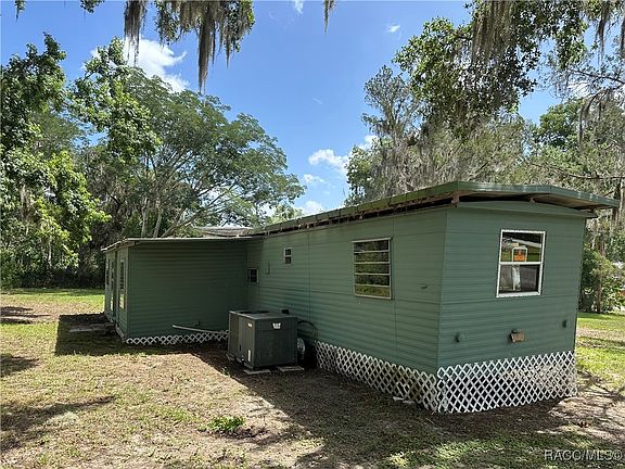 3rd image of 2820 N Lakefront Dr