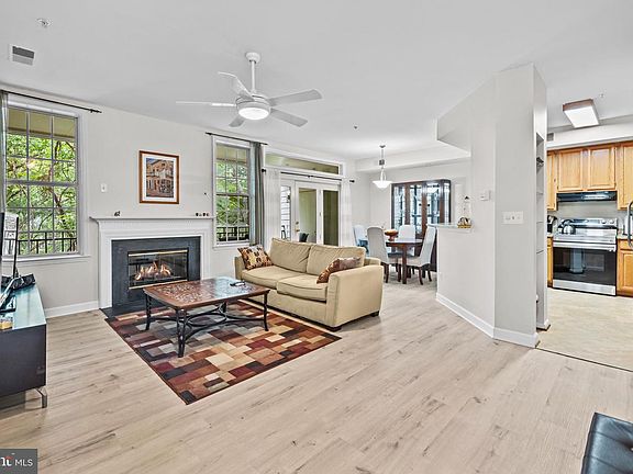 3rd image of 1367 Garden Wall Cir APT C