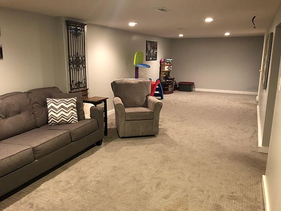 5th image of 7617 Lillian Ave
