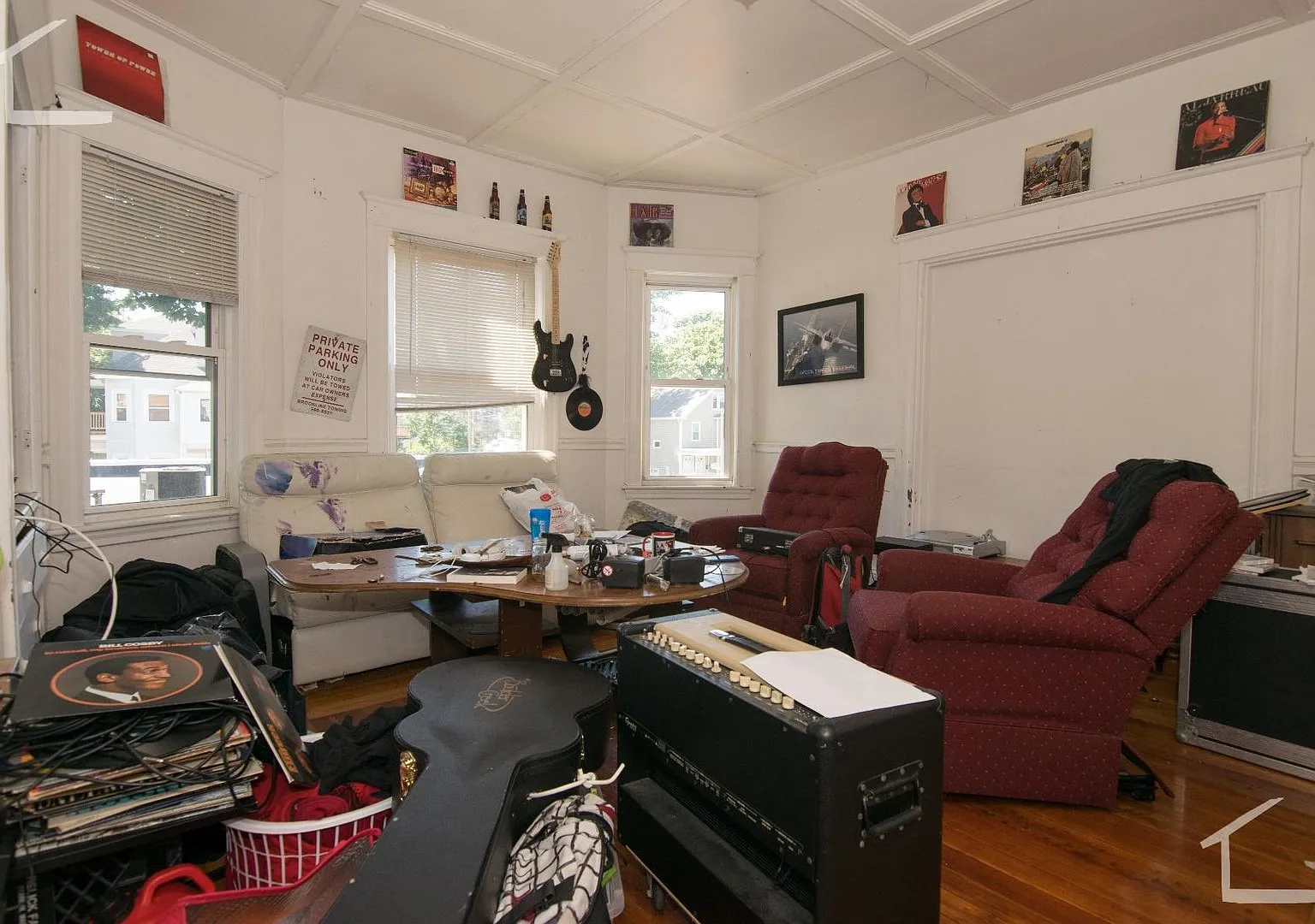 LARGE 5 Bed 2 Bath Available this October! — Photo 2