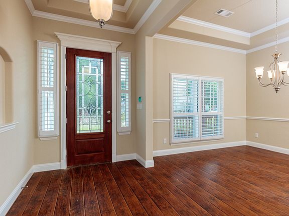 4th image of 428 N Pecan St