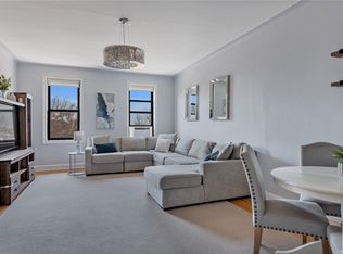 21 Barstow Rd APT 5B, Great Neck, NY 11021