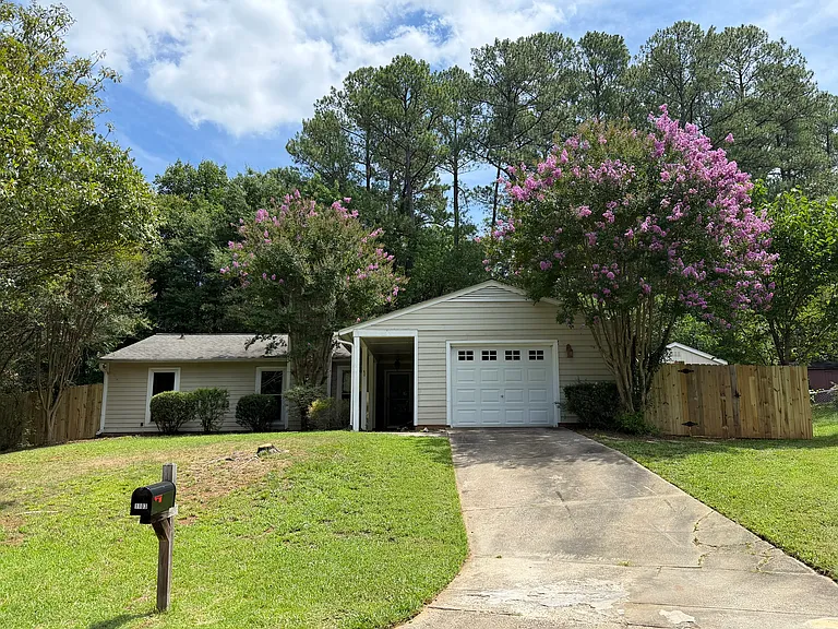 1103 Broadford Dr — Photo 2