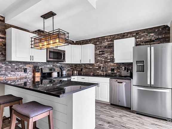 5th image of 3167 Gardens East Drive #A