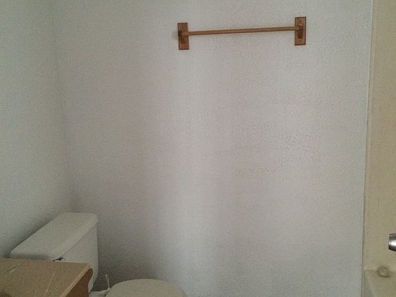 3rd image of 531 1/2 Sandalwood Dr