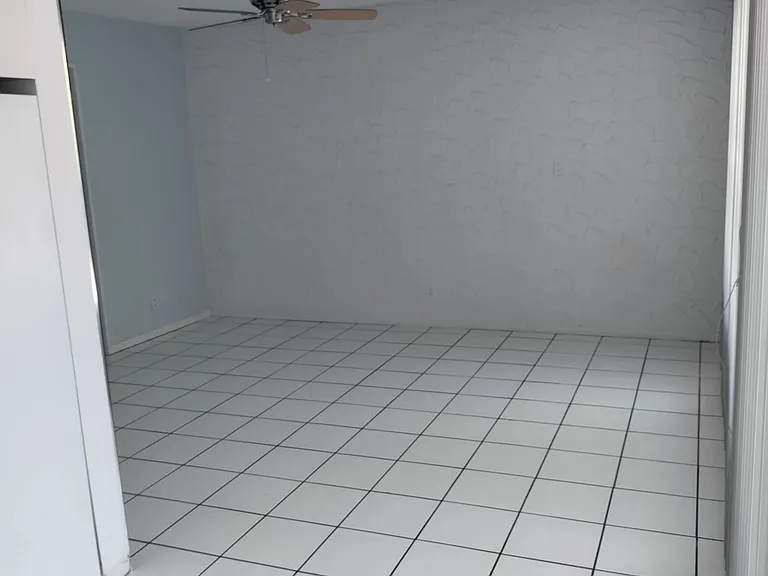 125 SW 19th Ave #UTIL INCLUDED — Photo 6