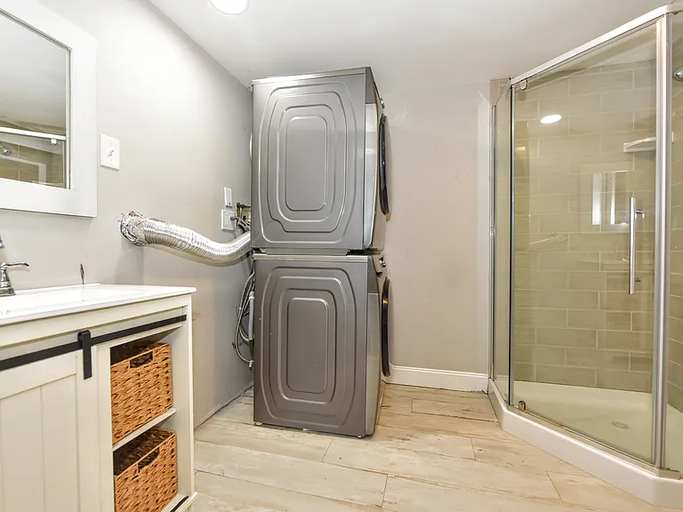 6 Standish Ln — Photo 10