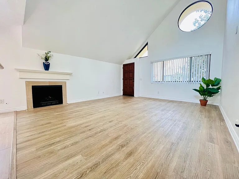 333 N Melrose Dr #F — Photo 13